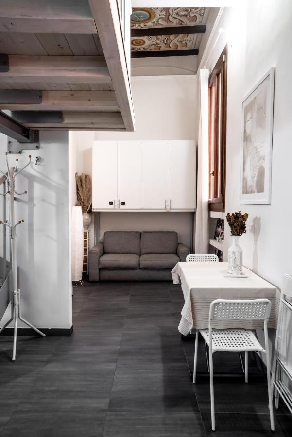 Appartamento Charming Frescoed Loft Bologna Esterno foto